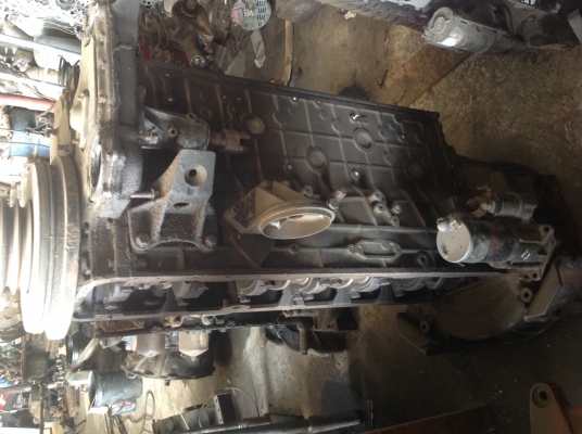 ขายเสื้อสูบ. Nissan. Pf6    +.  ข้อเหวี่ยง