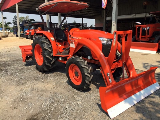 ขายรถไถคูโบต้า L4708(4WD)2เพลา พร้อมอุปกรณ์ใบมีดดันดินหน้าและโลเตอร์รีตราช้าง ราคา 398,000 บาท รถสวยใช้งานน้อย สนใจโทร 081-9136451 หรือ สอบถามผ่านทาง line:bow6451 ค่ะ