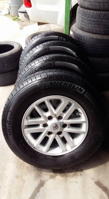 ขายล้อแม็ก vigo/fortuner17" ยางปี13 สนใจติดต่อ ตาเล็ก ล้อและยางครับ 081-3747940