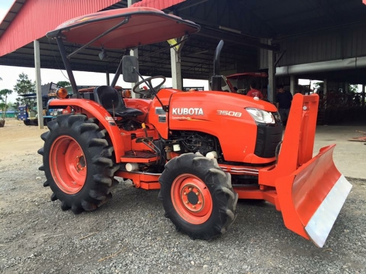 ขายรถไถคูโบต้า L3608(4WD) 2เพลา พร้อมอุปกรณ์ใบมีดดันดินหน้าและโลเตอร์รีจอบหมุน ราคา 298,000 บาท สนใจโทร 081-9136451 หรือ ขอดูรูปผ่านทาง line:bow6451 ค่ะ