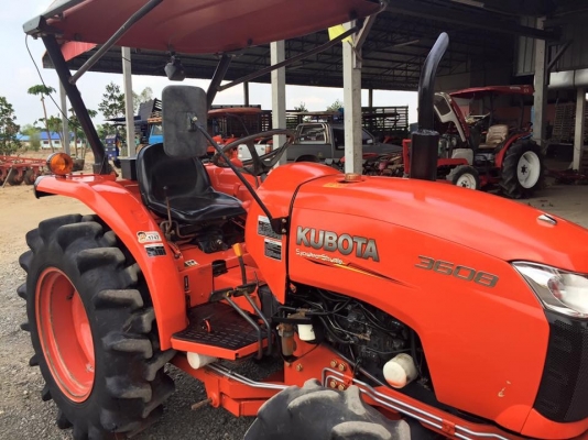 ขายรถไถคูโบต้า L3608(4WD) 2เพลา พร้อมอุปกรณ์ใบมีดดันดินหน้าและโลเตอร์รีจอบหมุน ราคา 298,000 บาท สนใจโทร 081-9136451 หรือ ขอดูรูปผ่านทาง line:bow6451 ค่ะ ขายรถไถคูโบต้า L3608(4WD) 2เพลา พร้อมอุปกรณ์ใบมีดดันดินหน้าและโลเตอร์รีจอบหมุน ราคา 298,000 บาท สนใจโทร 081-9136451 หรือ ขอดูรูปผ่านทาง line:bow6451 ค่ะ