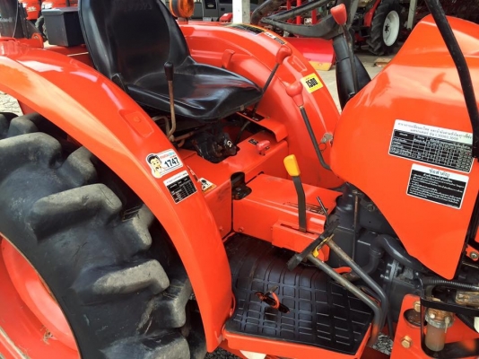 ขายรถไถคูโบต้า L3608(4WD) 2เพลา พร้อมอุปกรณ์ใบมีดดันดินหน้าและโลเตอร์รีจอบหมุน ราคา 298,000 บาท สนใจโทร 081-9136451 หรือ ขอดูรูปผ่านทาง line:bow6451 ค่ะ ขายรถไถคูโบต้า L3608(4WD) 2เพลา พร้อมอุปกรณ์ใบมีดดันดินหน้าและโลเตอร์รีจอบหมุน ราคา 298,000 บาท สนใจโทร 081-9136451 หรือ ขอดูรูปผ่านทาง line:bow6451 ค่ะ