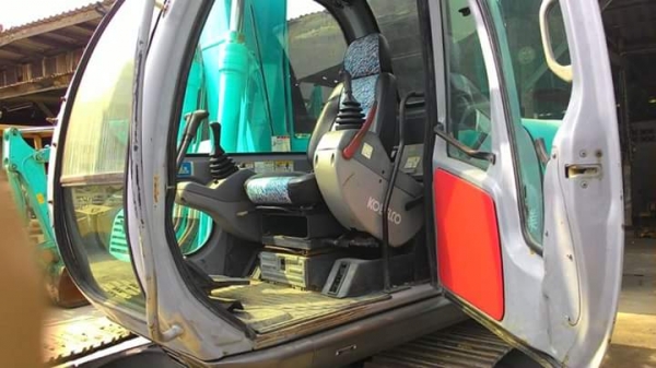 ขาย KOBELCO SK 100-3 มาร์คไฟว์ ซุปเปอร์ เก่าญี่ปุ่น  สภาพสวย  พร้อมใช้  สนใจโทร 089-3818694  ดวงนภา