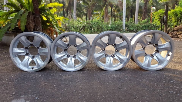 ขายล้อแม็กนอก ยี่ห้อINTERSPEED ขอบ15 ชุดละ 5,500 บาท