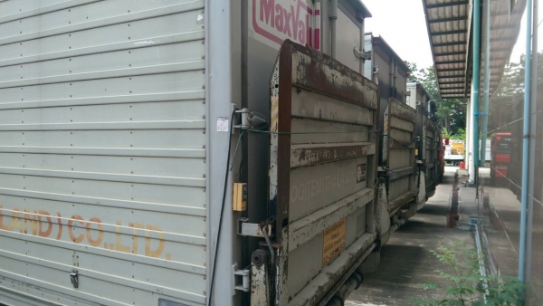 ขายหกล้อ HINO FB2W เครื่อง120 แรงม้า ตู้ยาว 5 เมตรมีลิฟท์หลัง