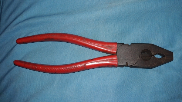 ขายคีมปากจิ้งจกเยอรมัน  GERMANY. SIZE 8"มือสองสภาพดี