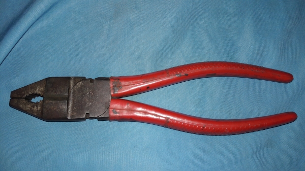 ขายคีมปากจิ้งจกเยอรมัน  GERMANY. SIZE 8"มือสองสภาพดี