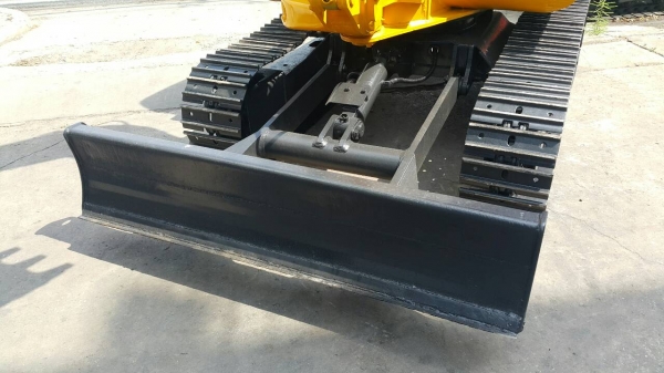 ขาย รถขุด KOMATSU รุ่น PC30-7-  มือสองญี่ปุ่น แทรกเหล็ก สลักแน่น ทั้งคัน คันนี้ เพิ่งมาใหม่ สวยพร้อมใช้งาน มือถือ/LINE ID : 0818753444