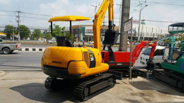 ขาย รถขุด KOMATSU รุ่น PC30-7-  มือสองญี่ปุ่น แทรกเหล็ก สลักแน่น ทั้งคัน คันนี้ เพิ่งมาใหม่ สวยพร้อมใช้งาน มือถือ/LINE ID : 0818753444