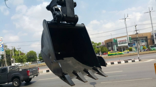 ขาย รถขุด KOMATSU รุ่น PC30-7-  มือสองญี่ปุ่น แทรกเหล็ก สลักแน่น ทั้งคัน คันนี้ เพิ่งมาใหม่ สวยพร้อมใช้งาน มือถือ/LINE ID : 0818753444