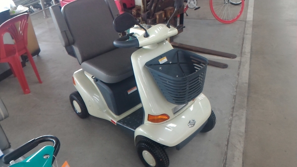 ขายรถไฟฟ้า suzuki et4d เก่านอก สภาพสวย พร้อมใช้งาน ขายรถไฟฟ้า suzuki et4d เก่านอก สภาพสวย พร้อมใช้งาน