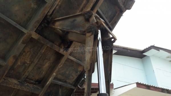 HINO 6 ล้อดัมพ์ รุ่น FF173KA 168 แรงม้า  ปีจดทะเบียน 2548