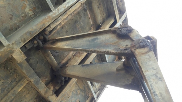 HINO 6 ล้อดัมพ์ รุ่น FF173KA 168 แรงม้า  ปีจดทะเบียน 2548