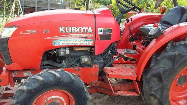 ขายรถไถ KUBOTA L3608 อุปกรณ์ครบ ดันหน้า ผานหลัง โรตารี่ ใช้งานน้อย พันกว่าชั่วโมง เอกสารพร้อมโอน สนใจโทร 090-8588220คุณนะ 093-3258446คุณบิว หรือเข้าดูสินค้าอื่นๆได้ที่ www.narong2truck.com หรือ www.truck.in.th/498 หรือเพจFacebook ณรงค์ ซื้อขายรถมือสอง (เว