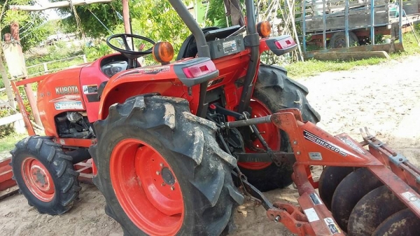 ขายรถไถ KUBOTA L3608 อุปกรณ์ครบ ดันหน้า ผานหลัง โรตารี่ ใช้งานน้อย พันกว่าชั่วโมง เอกสารพร้อมโอน สนใจโทร 090-8588220คุณนะ 093-3258446คุณบิว หรือเข้าดูสินค้าอื่นๆได้ที่ www.narong2truck.com หรือ www.truck.in.th/498 หรือเพจFacebook ณรงค์ ซื้อขายรถมือสอง (เว ขายรถไถ KUBOTA L3608 อุปกรณ์ครบ ดันหน้า ผานหลัง โรตารี่ ใช้งานน้อย พันกว่าชั่วโมง เอกสารพร้อมโอน สนใจโทร 090-8588220คุณนะ 093-3258446คุณบิว หรือเข้าดูสินค้าอื่นๆได้ที่ www.narong2truck.com หรือ www.truck.in.th/498 หรือเพจFacebook ณรงค์ ซื้อขายรถมือสอง (เว