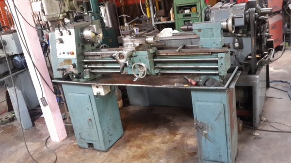 เครื่องกลึง 5 ฟุต 3 เพลา สภาพใช้งาน 48000 บาท 0814583376
