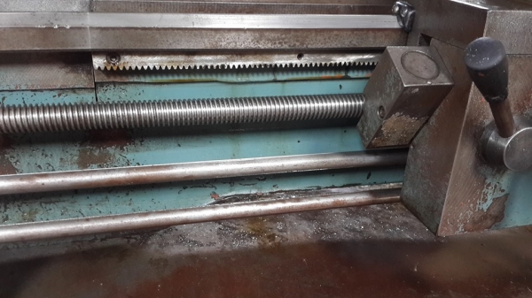 เครื่องกลึง 5 ฟุต 3 เพลา สภาพใช้งาน 48000 บาท 0814583376