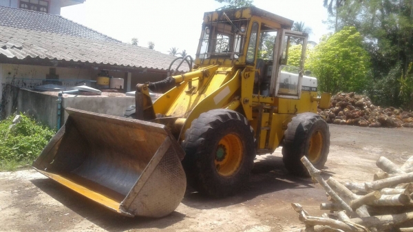 รถตัก KOMATSU  510.      สนใจติดต่อ  081 - 6079515