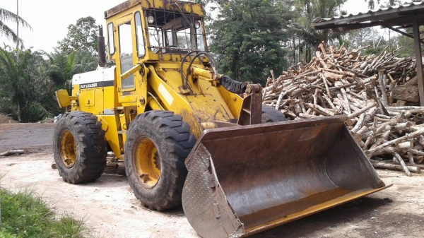 รถตัก KOMATSU  510.      สนใจติดต่อ  081 - 6079515