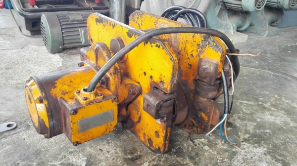 ** ขายแล้วครับ!! **ตัววิ่งรอกไฟฟ้า KITO 5 Ton. ไฟ 380V สภาพไม่สวยแต่พร้อมใช้งานมาดูมาเทสก่อนได้ครับ!!