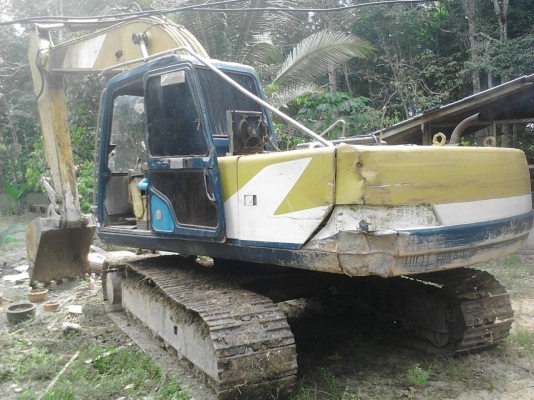 รถแบคโฮ KOBELCO  PC - 200 - 3.    สนใจติดต่อ  081 - 6079515