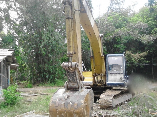รถแบคโฮ KOBELCO  PC - 200 - 3.    สนใจติดต่อ  081 - 6079515