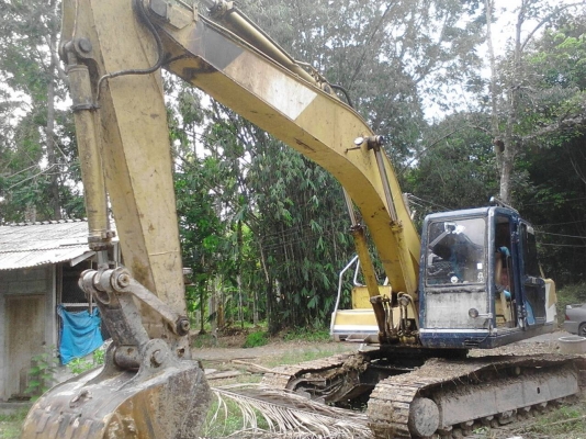 รถแบคโฮ KOBELCO  PC - 200 - 3.    สนใจติดต่อ  081 - 6079515