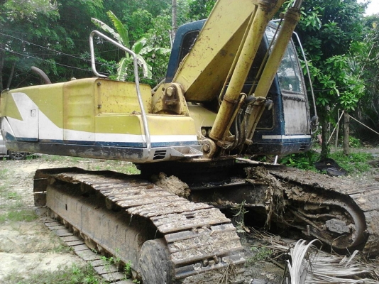 รถแบคโฮ KOBELCO  PC - 200 - 3.    สนใจติดต่อ  081 - 6079515