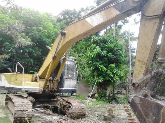 รถแบคโฮ KOBELCO  PC - 200 - 3.    สนใจติดต่อ  081 - 6079515