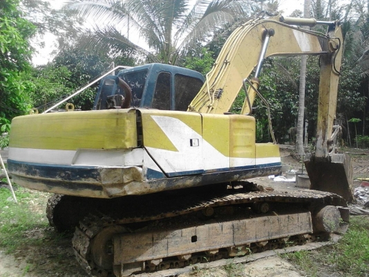 รถแบคโฮ KOBELCO  PC - 200 - 3.    สนใจติดต่อ  081 - 6079515