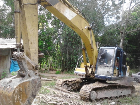 รถแบคโฮ KOBELCO  PC - 200 - 3.    สนใจติดต่อ  081 - 6079515