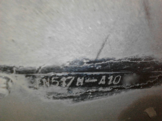 รถมิตซู 10 ล้อ หลังถนน FN517  191 แรงม้า. ปี 42.    สนใจติดต่อ  081 - 6079515