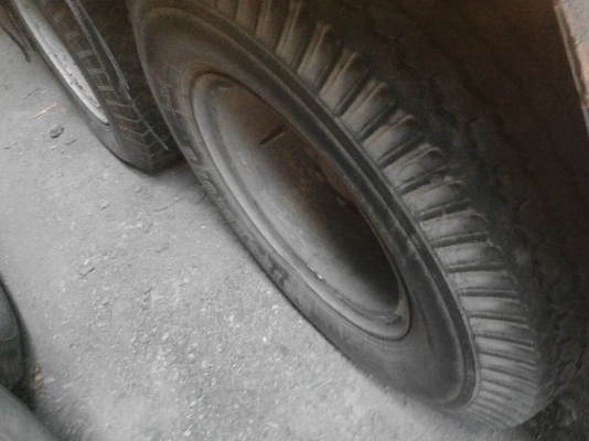 รถมิตซู 10 ล้อ หลังถนน FN517  191 แรงม้า. ปี 42.    สนใจติดต่อ  081 - 6079515