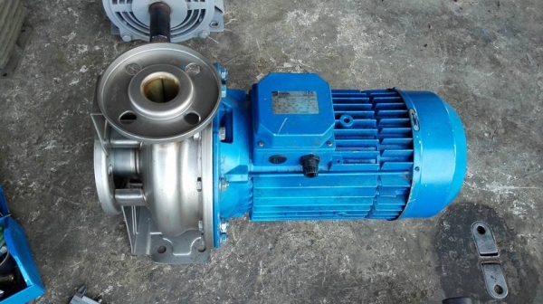 ** ขายแล้วครับ!! **ปั้มน้ำหอยโข่งหัวสแตนเลส EBARA Made in ITALY 10 HP 380V เข้า 2.5"- 1.5" พร้อมใช้งานมาเทสก่อนได้ครับ!!