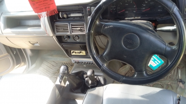 โฟรวินเครื่อง2800เครื่องเกียดีสีไม่สวยตัวรถไม่มีผุ