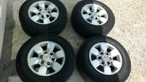 แม๊ก ขอบ 15 ขนาด 6 รู TOYOTA พร้อมยาง 215/70R15 ยางปี13  ชุด 4 ล้อ  tel.081-427-3941 ไอดีไลน์  0814273941