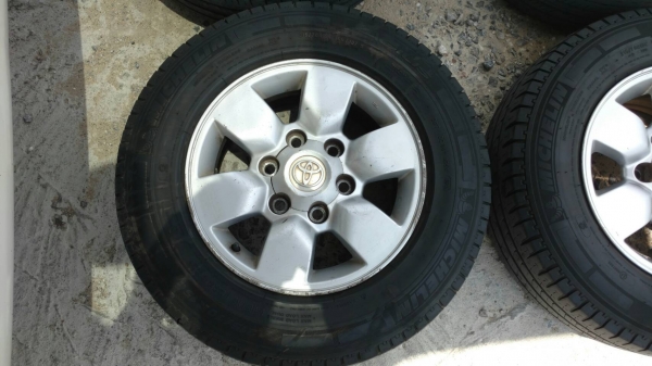 แม๊ก ขอบ 15 ขนาด 6 รู TOYOTA พร้อมยาง 215/70R15 ยางปี13 ชุด 4 ล้อ tel.081-427-3941 ไอดีไลน์ 0814273941 แม๊ก ขอบ 15 ขนาด 6 รู TOYOTA พร้อมยาง 215/70R15 ยางปี13 ชุด 4 ล้อ tel.081-427-3941 ไอดีไลน์ 0814273941