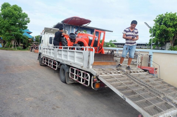 คูโบต้า L3608 4 WD ใบมีดตราช้าง ทำงาน 849 ชั่วโมง ปี 2556 เล่มทะเบียนพร้อม