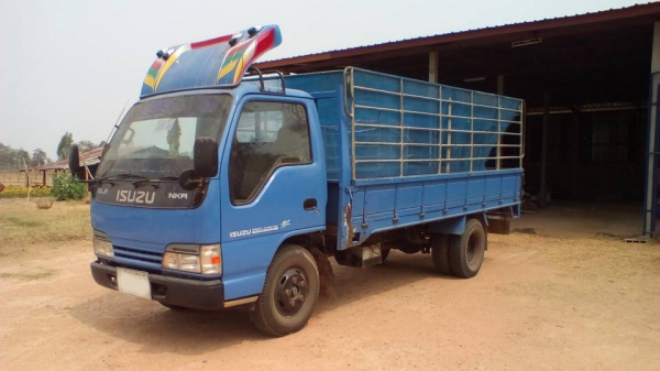 **350,000 บ.ต่อรอง/// 6ล้อบรรทุก ISUZU NPR-110 หัวการ์ตูน ห้างแท้ปี44 เครื่อง/เกียร์ เดิม แรงดี ช่วงล่างเดิม คัสซีสวย หัวสวยบางภายในสวยคตรบ กระบะพื้นไม้คอกเหล็ก4.30ม.สภาพสวย ยาง7.50/16 สภาพ70\% รถบอดี้เดิม สีสันสวยบาง พร้อมใช้ เล่มฯ ครบ **ขาย ISUZU NKR-110 **350,000 บ.ต่อรอง/// 6ล้อบรรทุก ISUZU NPR-110 หัวการ์ตูน ห้างแท้ปี44 เครื่อง/เกียร์ เดิม แรงดี ช่วงล่างเดิม คัสซีสวย หัวสวยบางภายในสวยคตรบ กระบะพื้นไม้คอกเหล็ก4.30ม.สภาพสวย ยาง7.50/16 สภาพ70\% รถบอดี้เดิม สีสันสวยบาง พร้อมใช้ เล่มฯ ครบ **ขาย ISUZU NKR-110