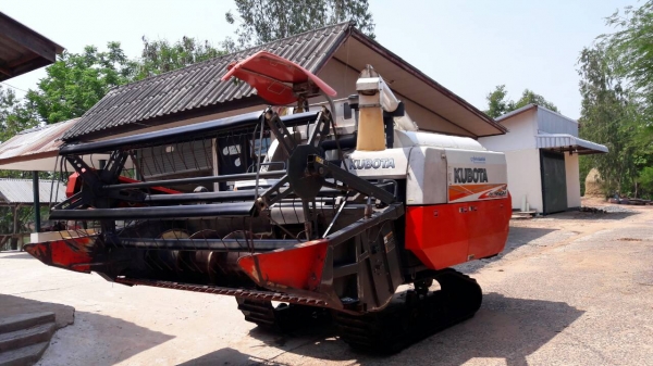 ขายรถเกี่ยวข้าว  คูโบต้า  DC 95  PLUS  ปี 55  ราคา 545,000