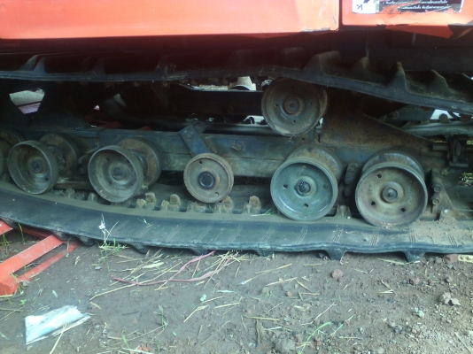 ขายรถเกี่ยว dc 68 gใช้งานน้อย 1700 ชั่วโมง ปี54 เอกสารเล้มพร้อมโอนราคา335000บาทโทร0868780038