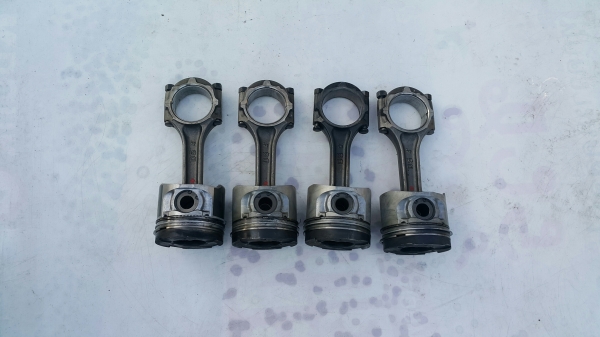 ลูกสูบ พร้อมก้านสูบ Mitsubishi 4D56 คอมมอนเรล เทอร์โบ