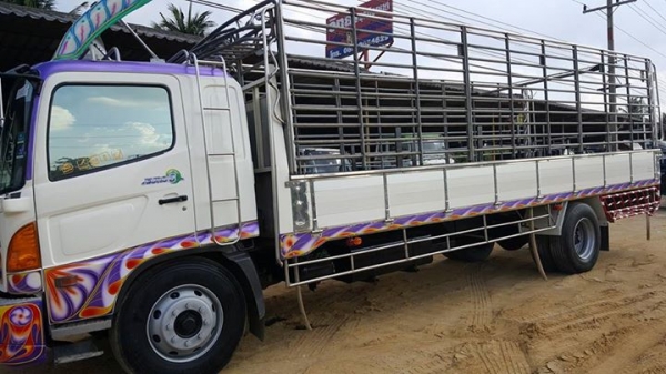 6ล้อยาว7.50 เครื่อง 212 แรง ปี 52 กระบะเนียมพื้นไม้ เครื่องเสียงแสนกว่า