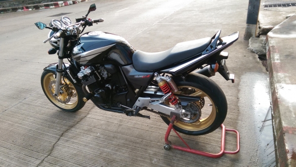 ขายคับ HONDA CB400 TECH3 ปี2005 กญแจชิฟ สีสวย ท่อแต่ง แฮนด์บาร์ กันล้ม กระจกแต่ง อินวอยส์ สรรพสามิตร ราคา 92500 บาท ส่งได้ทั่วไทยคับ สนใจติดต่อ 081-0578282 FACEBOOK ชาญณรงค์ ป๊อป ชัยอมฤต ไอดีไลน์ POPBIGBIKESAKON คับ สนใจรถสวย ถูก ดี ต้อง POP BIGBIKE SAKON