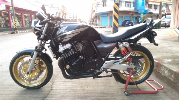 ขายคับ HONDA CB400 TECH3 ปี2005 กญแจชิฟ สีสวย ท่อแต่ง แฮนด์บาร์ กันล้ม กระจกแต่ง อินวอยส์ สรรพสามิตร ราคา 92500 บาท ส่งได้ทั่วไทยคับ สนใจติดต่อ 081-0578282 FACEBOOK ชาญณรงค์ ป๊อป ชัยอมฤต ไอดีไลน์ POPBIGBIKESAKON คับ สนใจรถสวย ถูก ดี ต้อง POP BIGBIKE SAKON