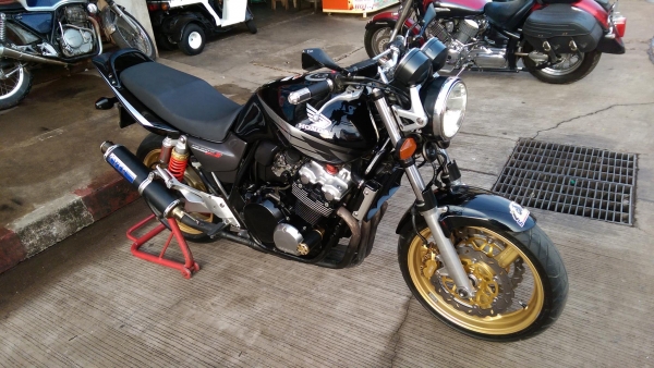 ขายคับ HONDA CB400 TECH3 ปี2005 กญแจชิฟ สีสวย ท่อแต่ง แฮนด์บาร์ กันล้ม กระจกแต่ง อินวอยส์ สรรพสามิตร ราคา 92500 บาท ส่งได้ทั่วไทยคับ สนใจติดต่อ 081-0578282 FACEBOOK ชาญณรงค์ ป๊อป ชัยอมฤต ไอดีไลน์ POPBIGBIKESAKON คับ สนใจรถสวย ถูก ดี ต้อง POP BIGBIKE SAKON