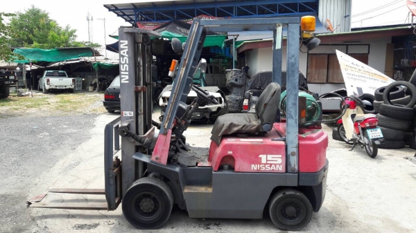 โฟล์คลิฟ Nissan 1.5ตัน เสา 3เมตร  เกียร์ออโต้