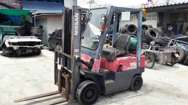 โฟล์คลิฟ Nissan 1.5ตัน เสา 3เมตร  เกียร์ออโต้