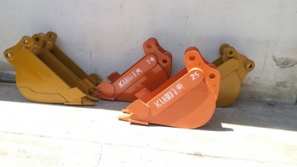 รับสั่งทำและขายบุ้งกี้ปากแคบสำหรับวางท่อปะปา รถแมคโคเล็ก. โคมัสสุ คุโบต้า ยันม่าร์ ทุกรุ่น รับประกันความแข็งแรง