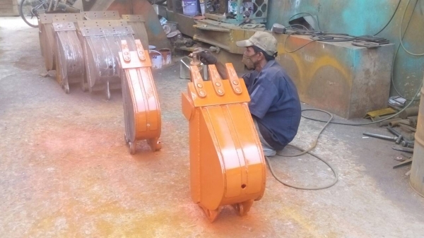 รับสั่งทำและขายบุ้งกี้ปากแคบสำหรับวางท่อปะปา รถแมคโคเล็ก. โคมัสสุ คุโบต้า ยันม่าร์ ทุกรุ่น รับประกันความแข็งแรง